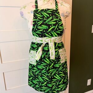Pea in a Pod Kitchen Apron Set